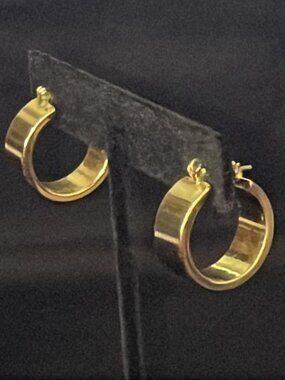 Wide Heavy Flat Gold Tone Hopp Earrings